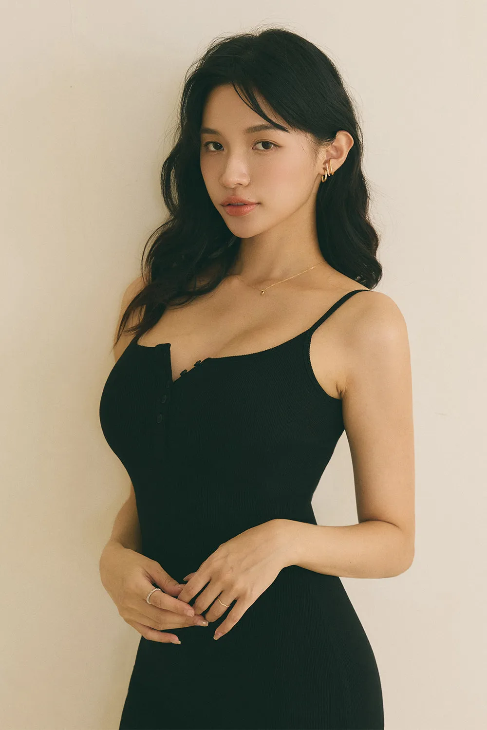 一見鍾情羅紋細肩詐騙胸襯墊短洋裝（附兩種胸墊）<br>Elegant Rib Knit Mini Bra Dress