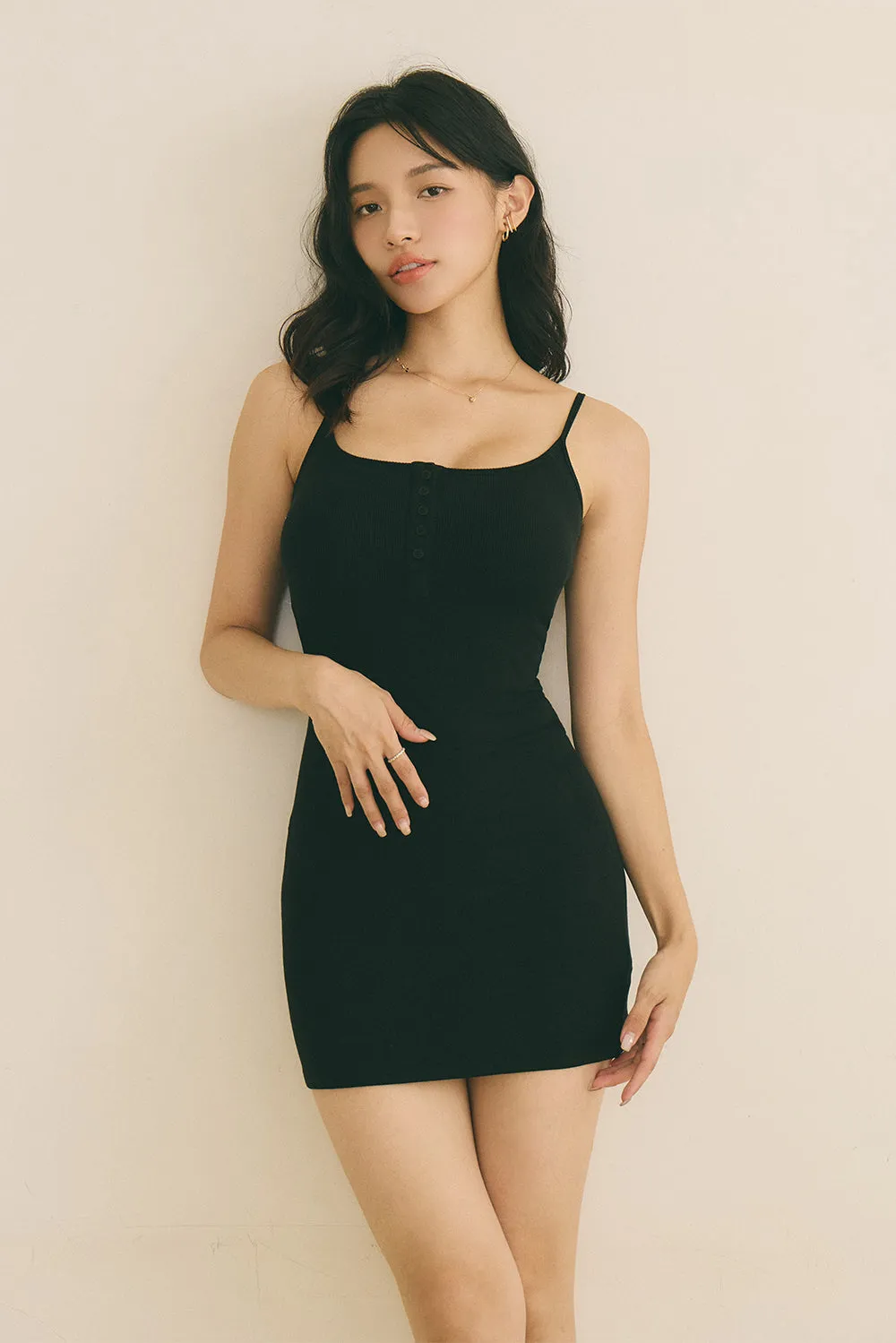 一見鍾情羅紋細肩詐騙胸襯墊短洋裝（附兩種胸墊）<br>Elegant Rib Knit Mini Bra Dress