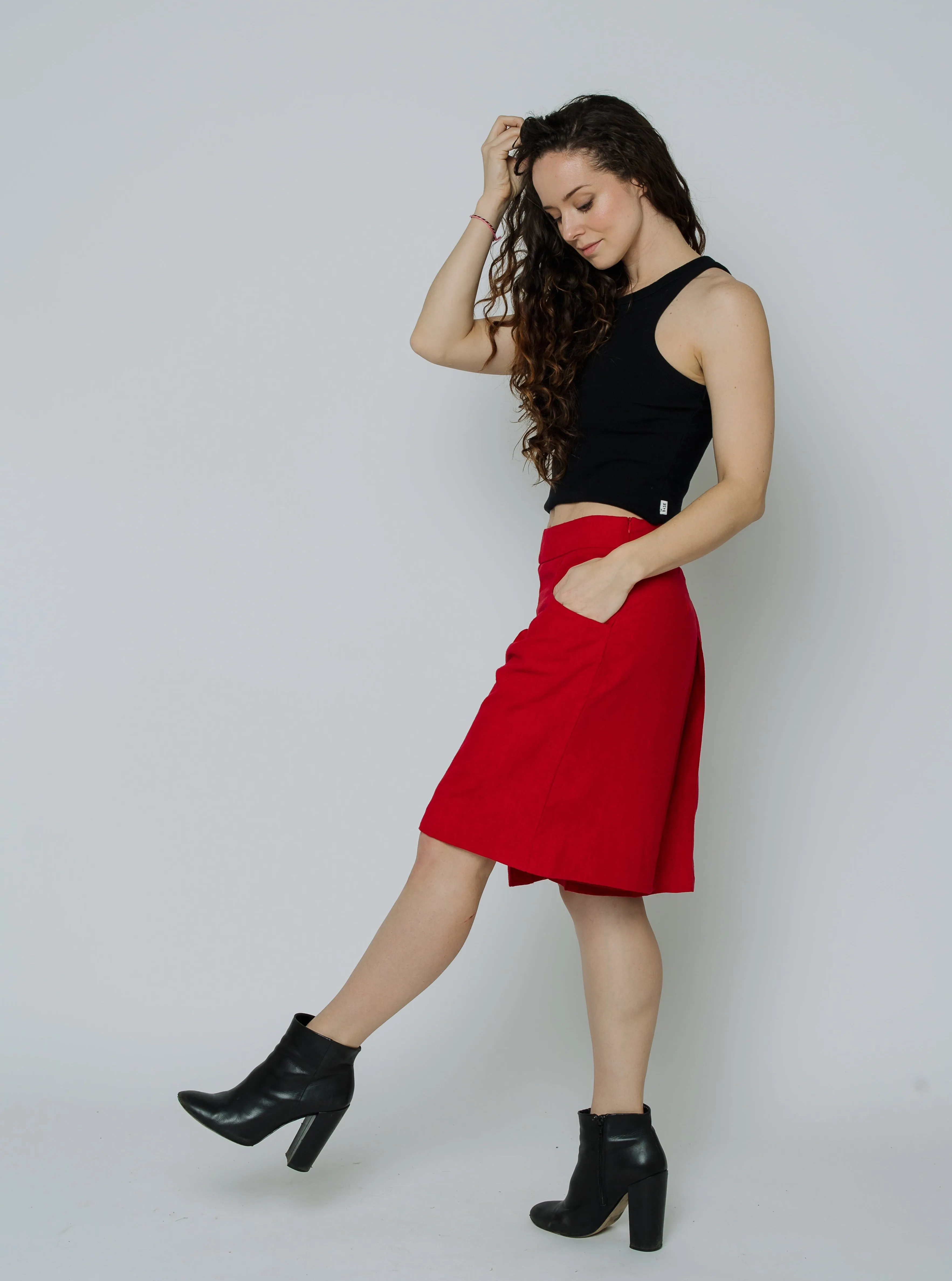 Ola Shorts (True Red)